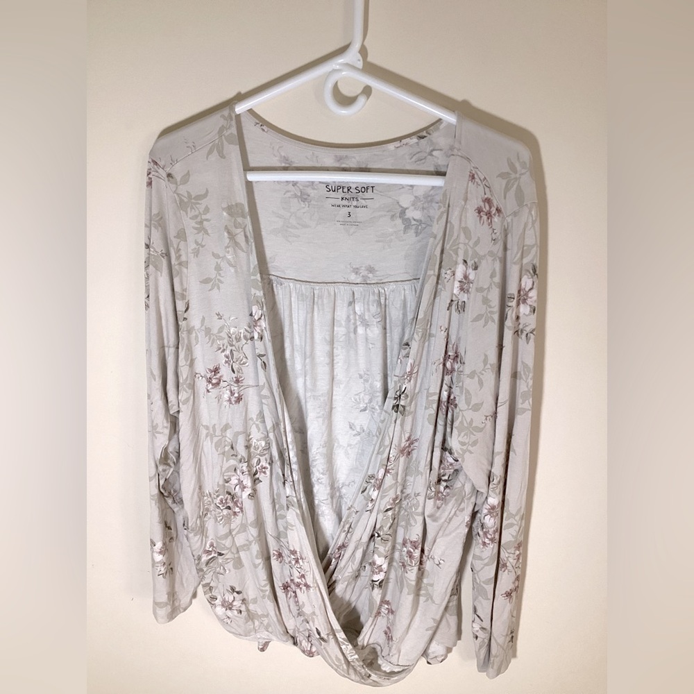 Torrid Super Soft Knits Ivory Floral Midi Surplice‎ Top Blouse 3 (3X)